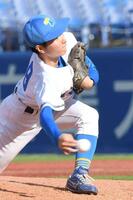 　４回表、３番手で登板した東大・渡辺（撮影・佐藤厚）