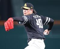 　９回に登板し力投する杉山（撮影・西岡正）