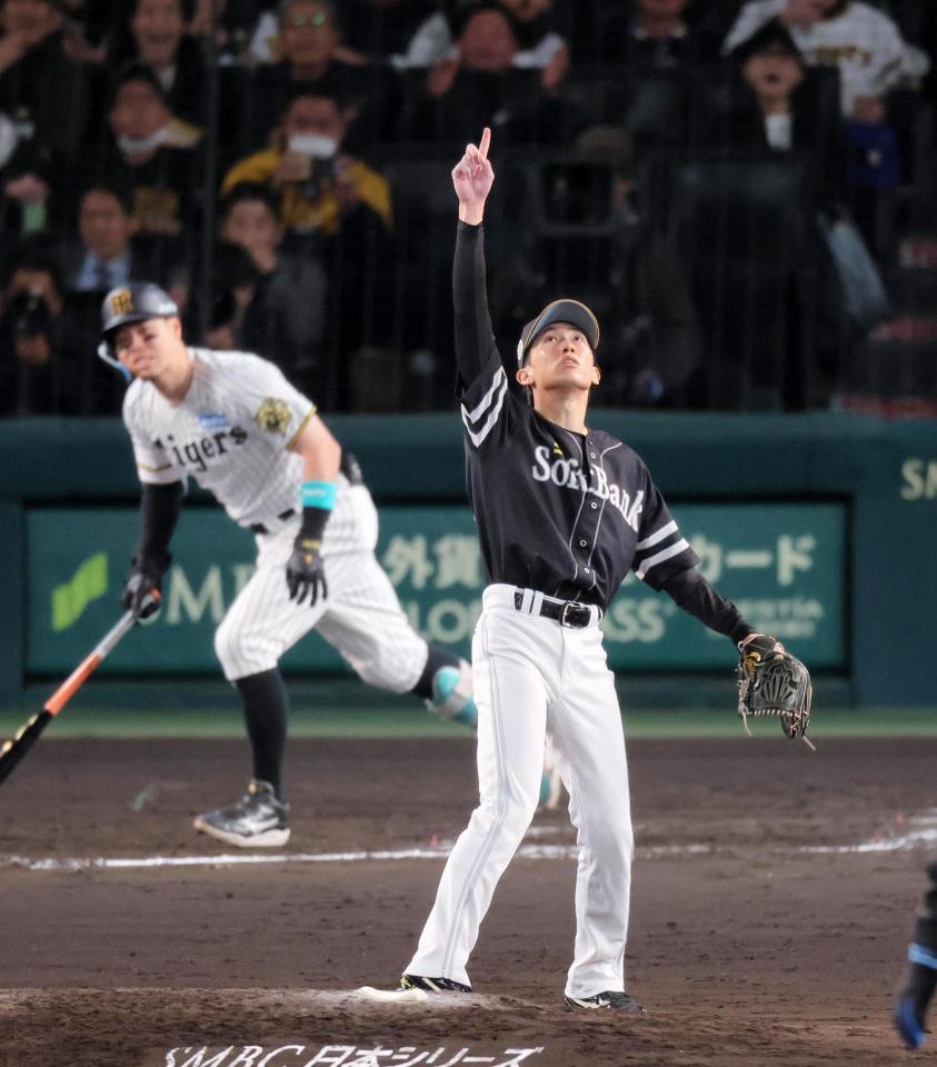 　３回、佐藤輝を中飛に打ち取った大津