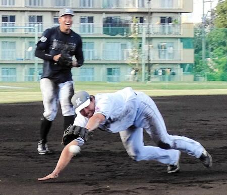 ロッテ 安田ら4選手に鬼ノック サブロー新監督「全然捕れてなかった」