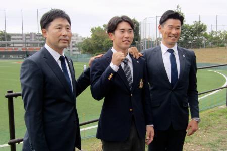 西武、小島大河にあいさつ　明大捕手、ドラフト１位