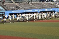 　決勝進出を決めた崇徳ナイン