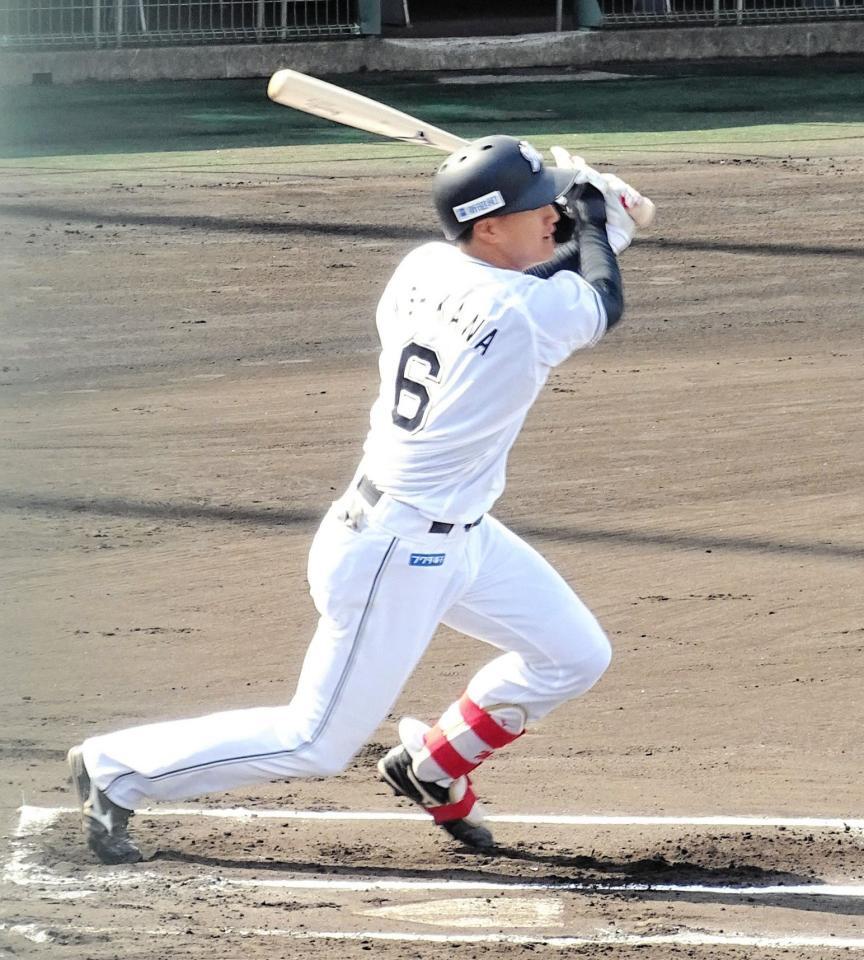 　紅白戦で安打を放った西川