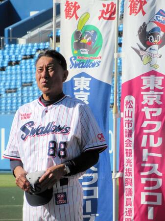 　歓迎セレモニーに出席した池山新監督