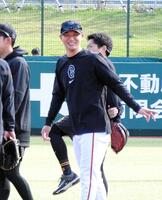 　２日に退院し２軍キャンプに合流した吉川