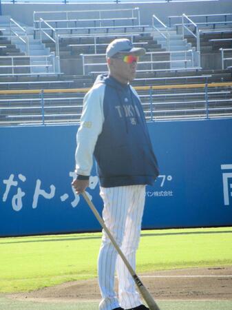 ヤクルト池山改革第１弾　内山を内野手コンバート　シートノック遊撃で軽快な動き　「チームを崩す」村上の穴埋め一環