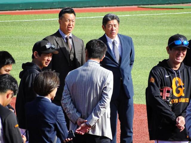 石井新2軍監督「巨人軍だけに“強人軍”でありたい」と即興で若手育成