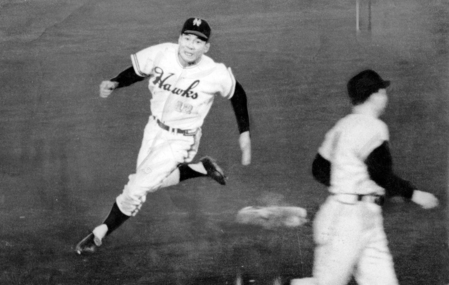 　南海時代の広瀬叔功さん（左）＝１９６９年６月