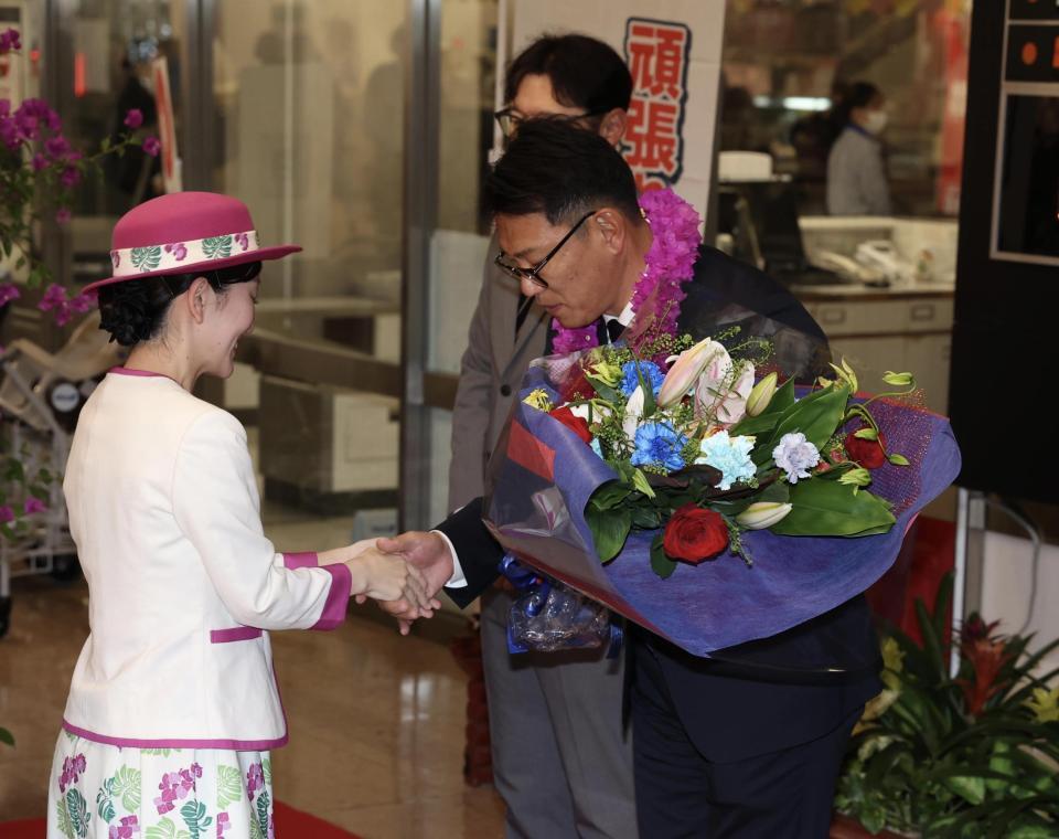 　歓迎セレモニーに出席した井端監督（撮影・佐々木彰尚）