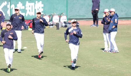 侍ジャパン合宿スタート　阪神・森下とＤｅＮＡ・牧の“中大仲良しコンビ”が同組で打撃練習　ともに快音響かす