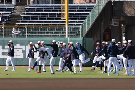 　宮崎合宿をスタートさせた侍ジャパンのメンバーたち（撮影・立川洋一郎）