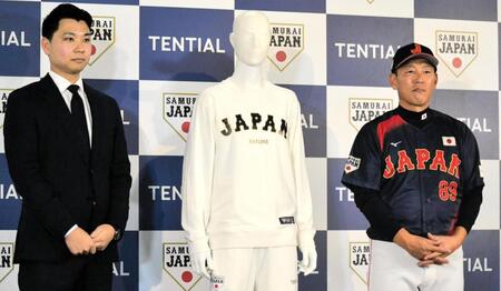 　オフィシャルパートナーとして契約したＴＥＮＴＩＡＬの中西裕太郎代表取締役（左）と井端監督