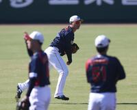 　ノックを受けた森下（撮影・佐々木彰尚）