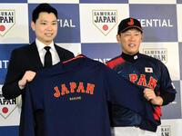 　オフィシャルパートナーとして契約したＴＥＮＴＩＡＬの中西裕太郎代表取締役（左）と井端監督