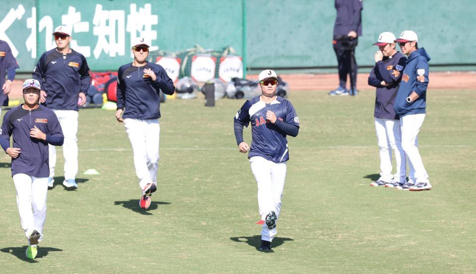 　アップをする森下（中央）＝撮影・佐々木彰尚