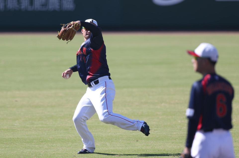 　中堅でノックを受けた森下（撮影・佐々木彰尚）