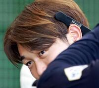 　ピッチコムの機器。左は送信機。右上は捕手用の受信機。同下は投手用受信機