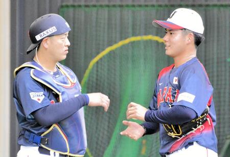 　岸田を相手にブルペン投球する金丸