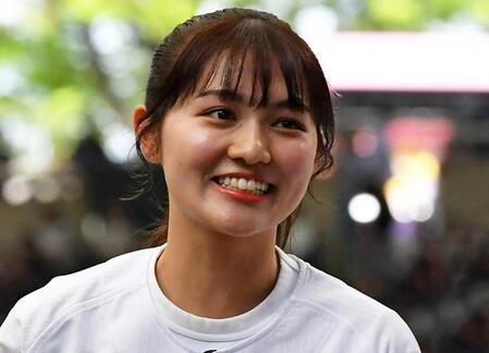 【写真】女子大生モデル　ソフトバンクコーチと父娘ショット　柳田とも２人でパシャリ