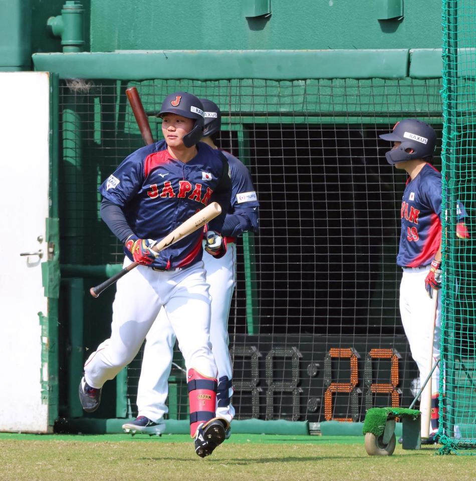 　ピッチクロックを使ったライブＢＰ。小走りで打席へ向かう森下（撮影・立川洋一郎）