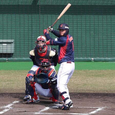 　打席でかまえる森下（撮影・佐々木彰尚）