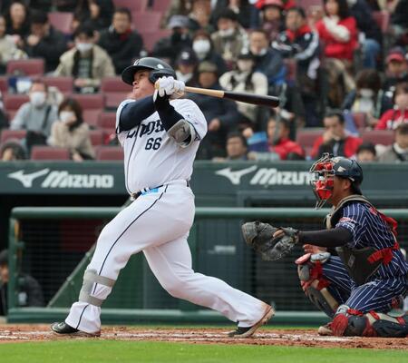 前西武・渡部がトライアウトで特大弾　場内どよめく　石川の直球を左越え