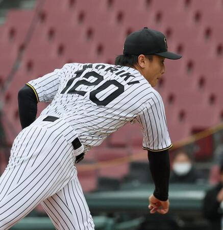 　トライアウトに参加し、力投する前阪神・森木大智（撮影・市尻達拡）