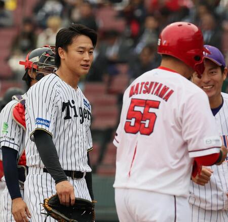 　トライアウト登板を終え、ベンチに戻る前阪神・森木大智（撮影・市尻達拡）