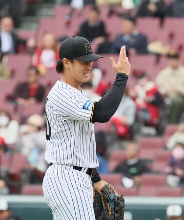 　トライアウト登板を終え、ポーズをとる前阪神・森木大智（撮影・市尻達拡）