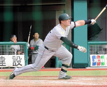 　紅白戦で左手１本で左中間席にソロ本塁打を放ったリチャード