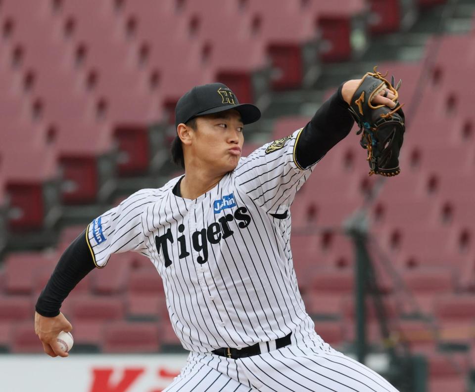 　トライアウトに参加し、力投する前阪神・森木大智（撮影・市尻達拡）