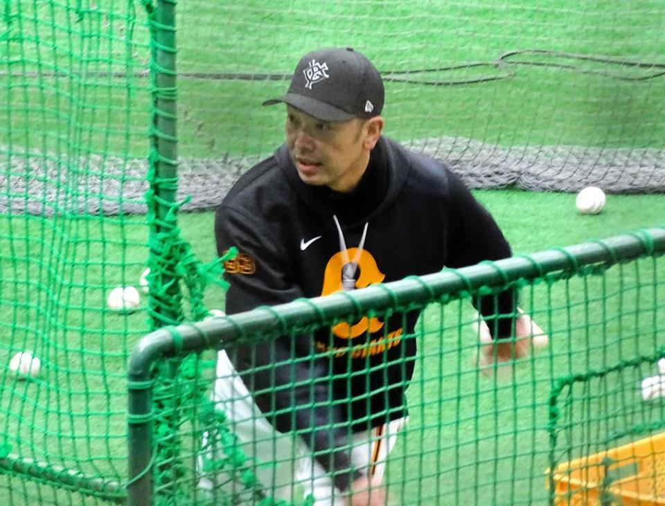 　打撃投手を務めた阿部監督