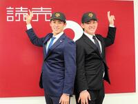 　巨人入りが決まり会見した北浦（右）と板東
