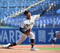 　山梨学院打線を相手に力投する帝京・仁禮パスカルジュニア（撮影・佐藤厚）