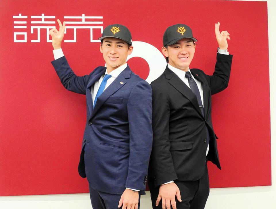 　巨人入りが決まり会見した北浦（右）と板東