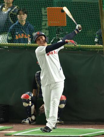 　打撃練習する森下（撮影・金田祐二）