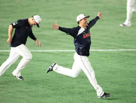 　牧に勝利し喜ぶ森下（撮影・金田祐二）