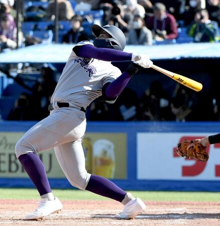 【写真】父は巨人前コーチ！花巻東の注目スラッガーが木製バットで豪快弾