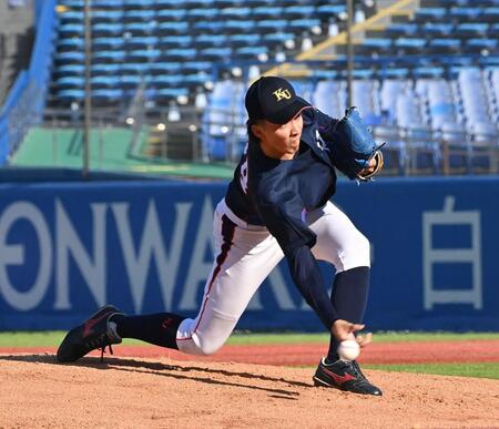 地上約5センチから投じるプロ注目大型サブマリンが神宮初登板 7回コールド勝利に貢献