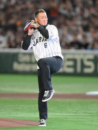 　始球式を務めた中田翔氏（撮影・伊藤笙子）