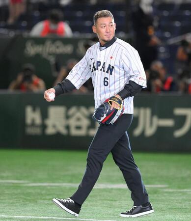 　始球式を務めた中田翔氏（撮影・伊藤笙子）