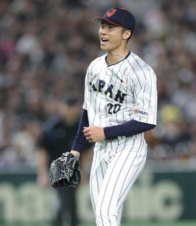 　１回を無失点に抑え、声を上げる曽谷（撮影・西岡正）