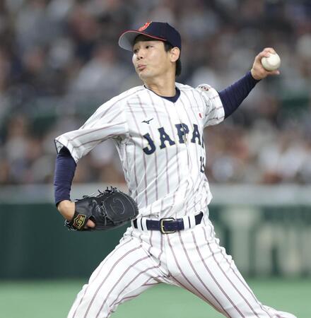 　４回から２番手で登板する森浦（撮影・西岡正）