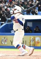 　５回、石原悠資郎は左前適時打を放つ（撮影・佐藤厚）