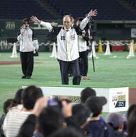 　球心会イベント「ＢＥＹＯＮＤ　ＯＨ！　Ｐｌａｙｋｉｄｓ」に登場する王貞治氏（撮影・西岡正）