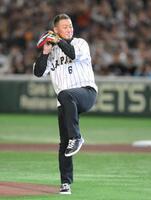 　始球式を務めた中田翔氏（撮影・伊藤笙子）