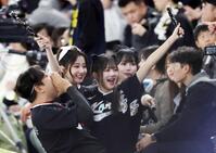 　声援を送る韓国チア