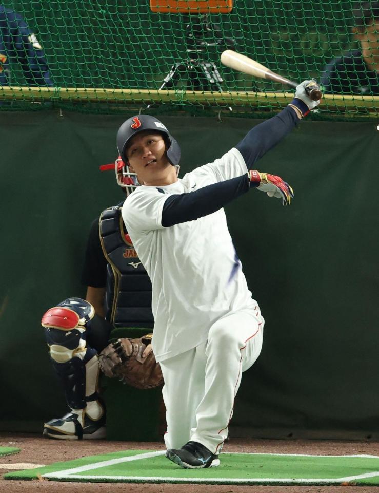 　打撃練習する森下（撮影・金田祐二）