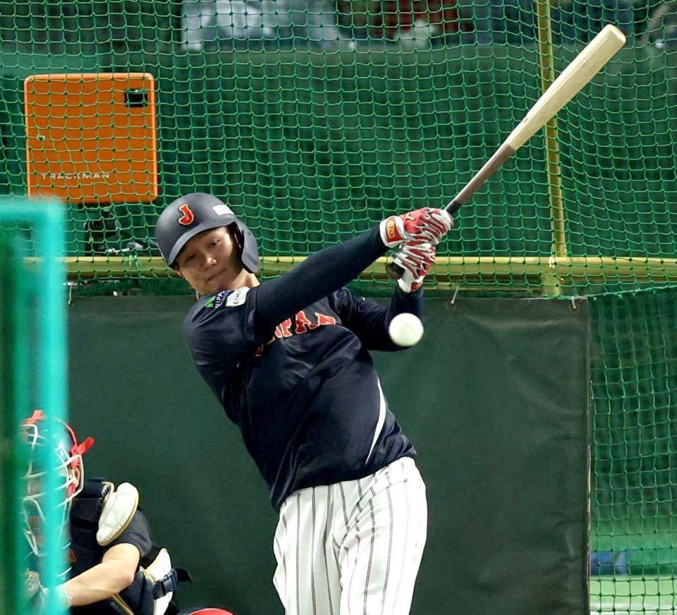 　打撃練習する森下（撮影・金田祐二）