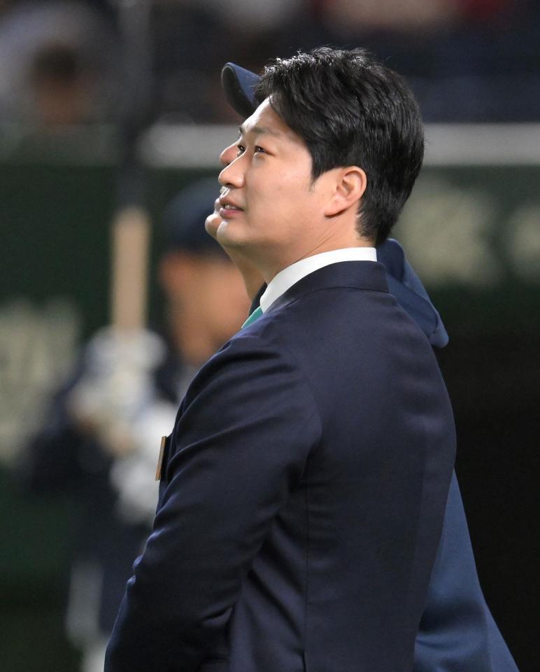 　韓国代表の練習を見つめる呉昇桓氏（撮影・伊藤笙子）